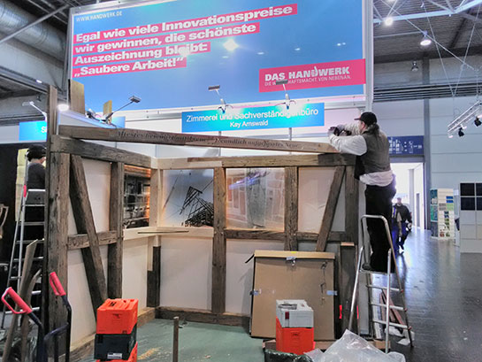 Endlich ist es soweit. Unser Stand wird auf der Messe aufgebaut.