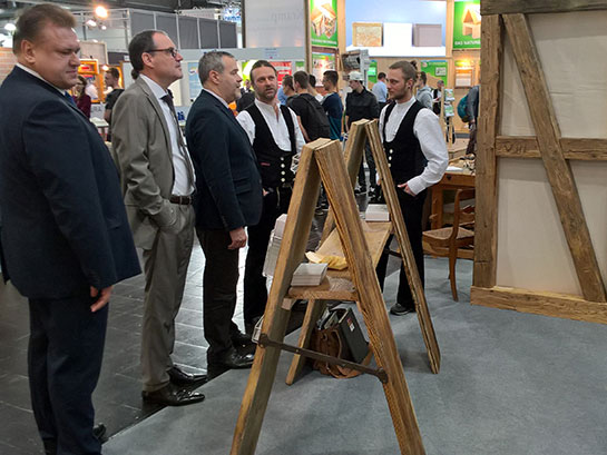 Gleich am ersten Tag besuchen uns Präsident und Geschäftsführer der Handwerkskammer und die Leipziger Messeleitung.